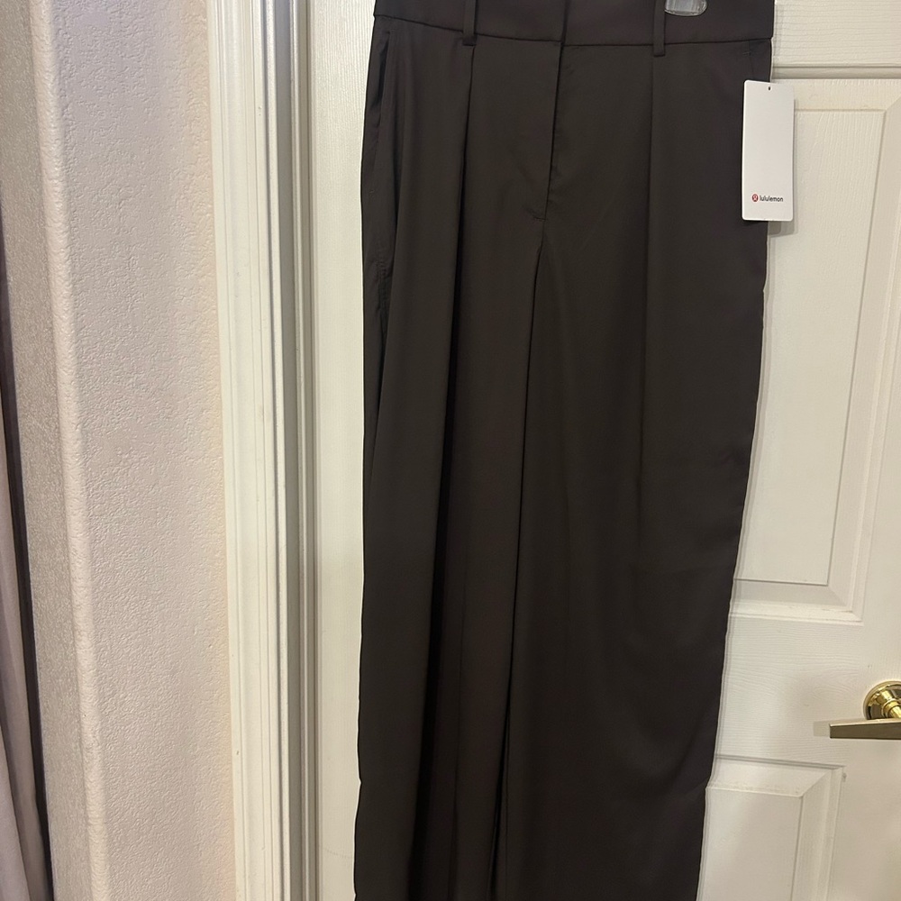 Lululemon brown pleat front trousers